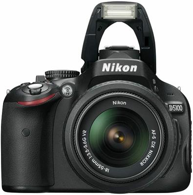 Nikon D5100 con ottica 15-105