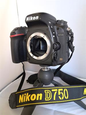 NIKON CORREDO FOTOGRAFICO PROFESSIONALE, mai usato - Foto 6