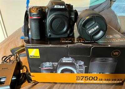 Nikon d7500 con 18-140mm VR