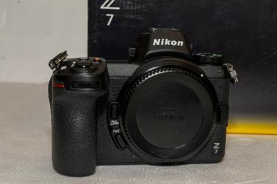 Nikon Z7 in condizioni pari al nuovo.