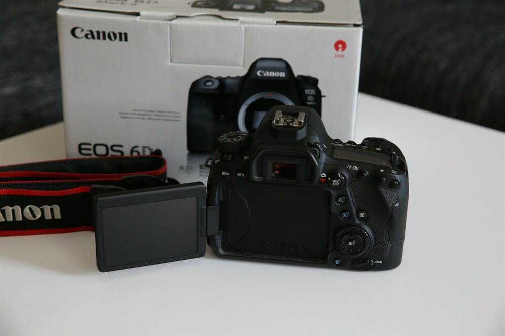 Foto 2Canon EOS 6D Mark II