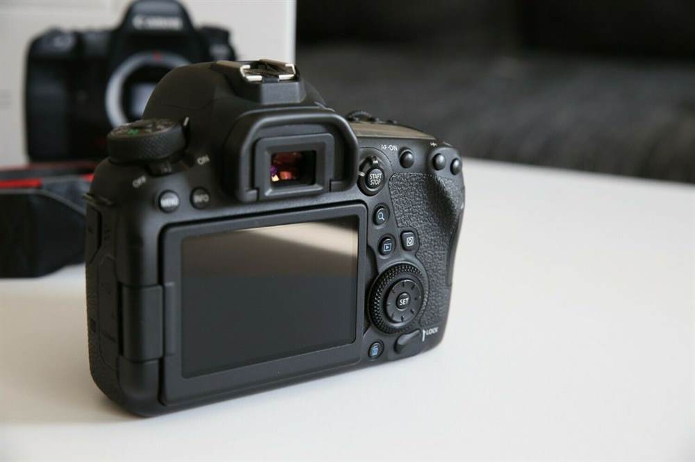 Foto 4Canon EOS 6D Mark II