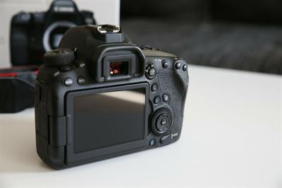 Canon EOS 6D Mark II - Anteprima 4