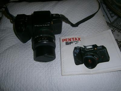 Macchina fotografica Pentax SF 7 con Zoom