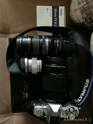Olympus OM-D E-M5 (Kit con 4 obiettivi)